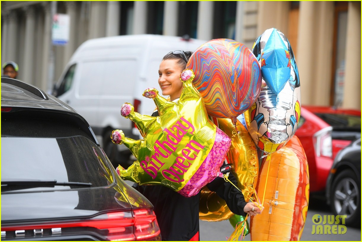 bella hadid birthday balloons for gigi hadid 25