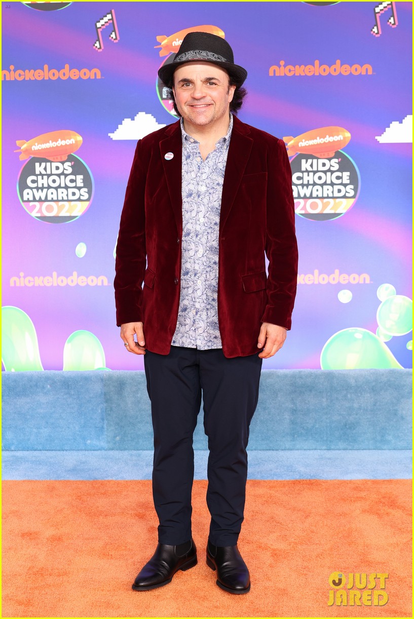 jace norman danger force cast attend kids choice awards after new episode airs 02