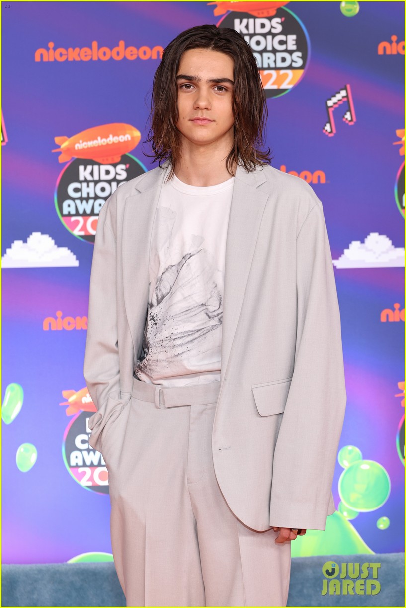 jace norman danger force cast attend kids choice awards after new episode airs 12