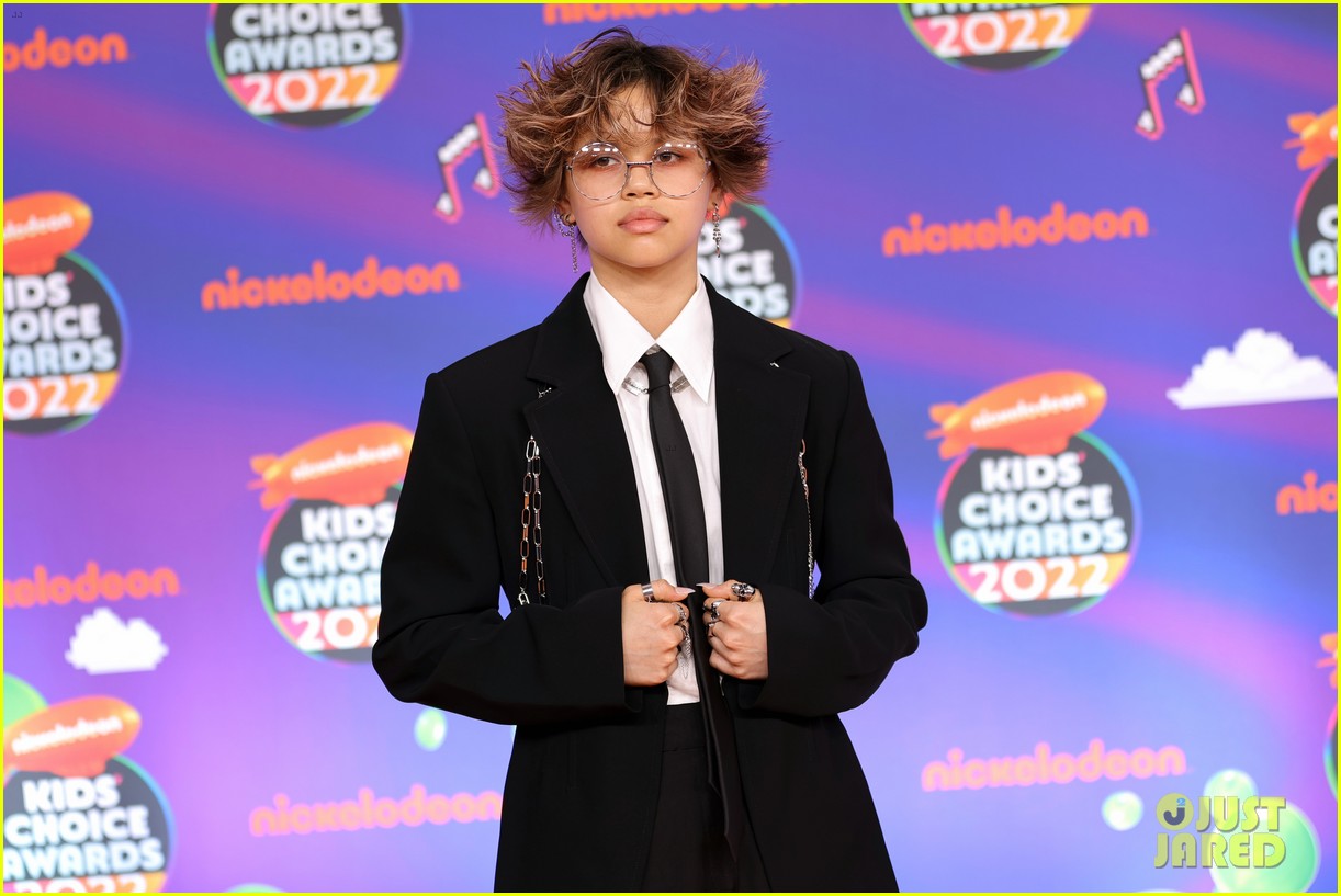 jace norman danger force cast attend kids choice awards after new episode airs 14