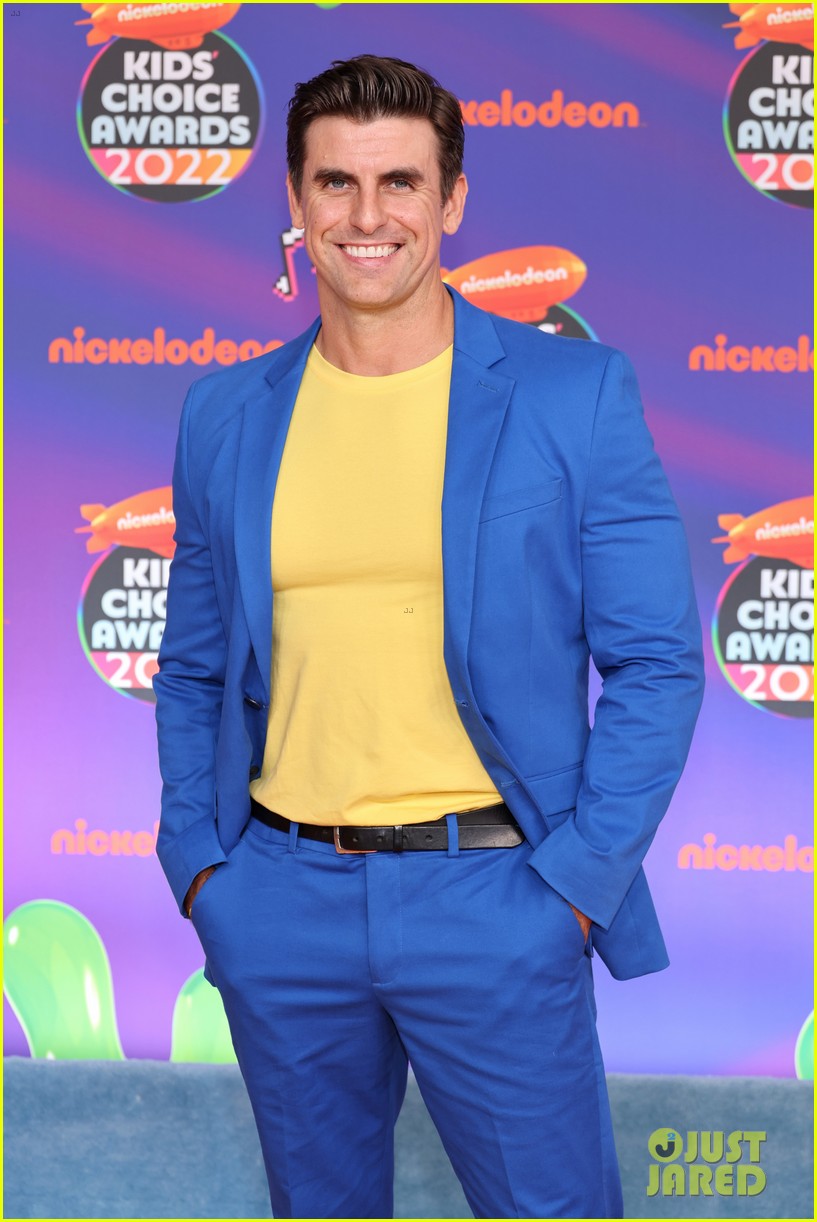 jace norman danger force cast attend kids choice awards after new episode airs 15