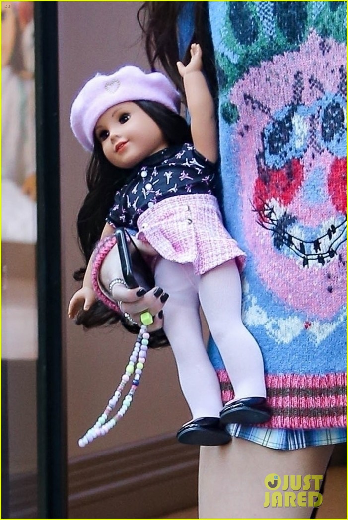 olivia rodrigo visits american girl doll store 04