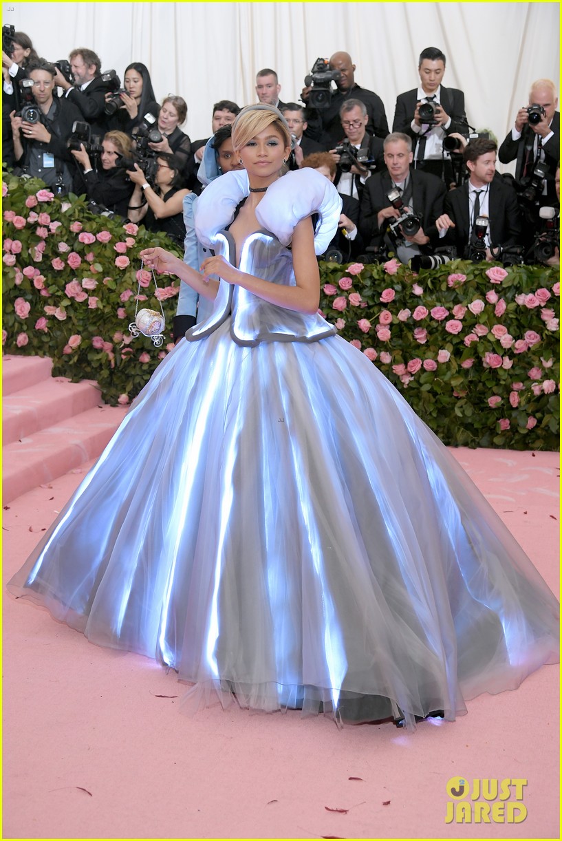 zendaya will miss met gala for second year in a row 02
