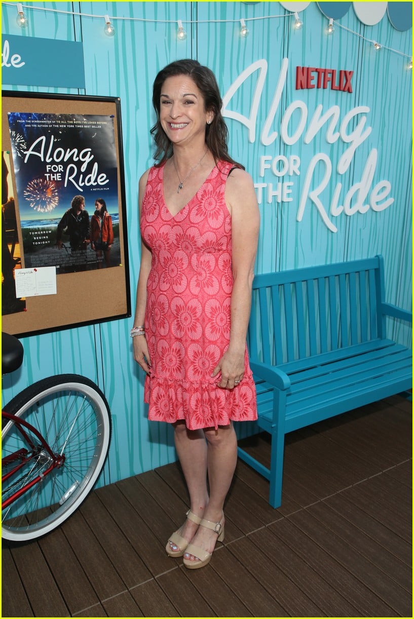 emma pasarow belmont cameli premiere new netflix movie along for the ride 09