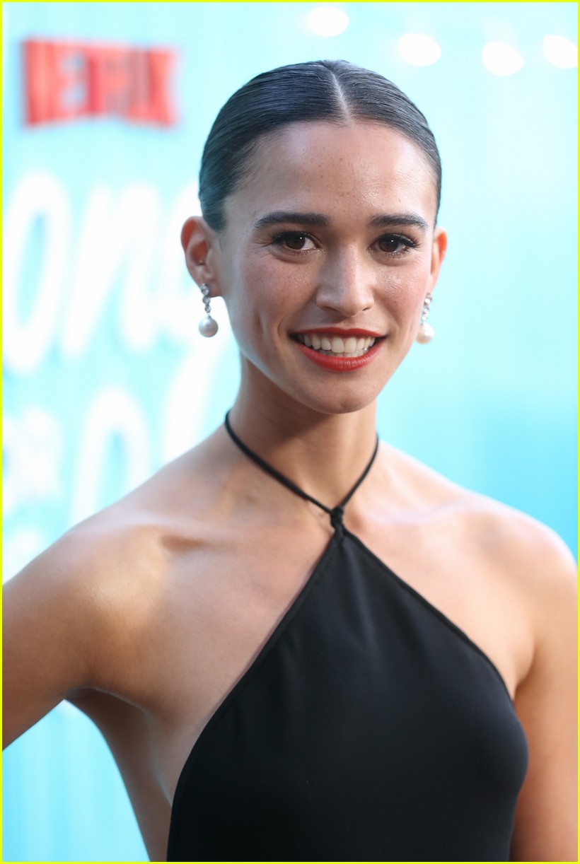 emma pasarow belmont cameli premiere new netflix movie along for the ride 19