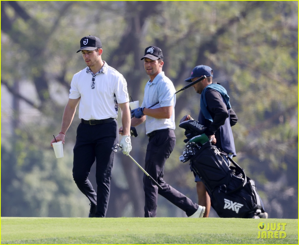 nick jonas spends the day playing golf with daren kagasoff 02