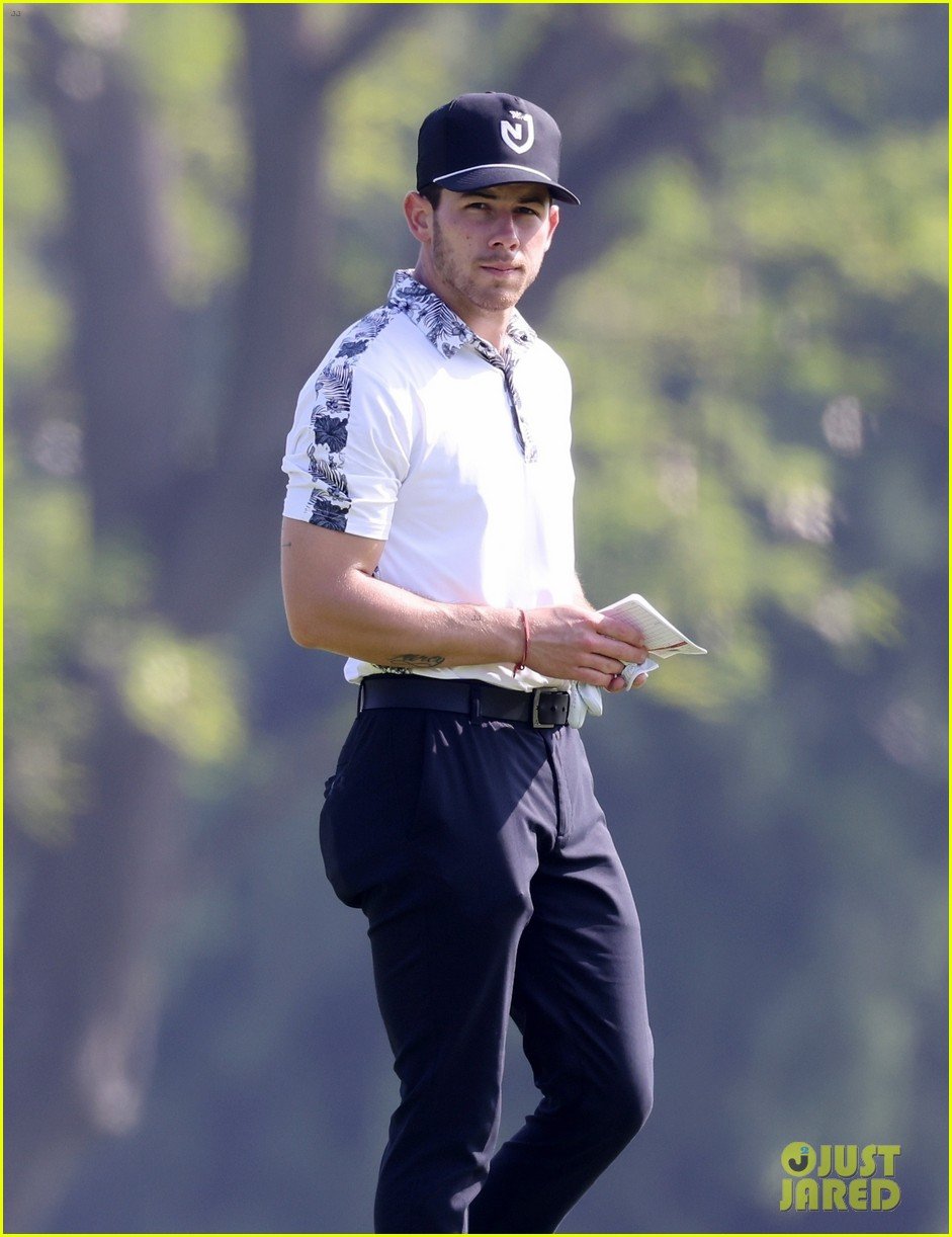 nick jonas spends the day playing golf with daren kagasoff 03