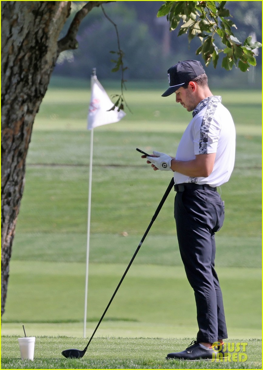 nick jonas spends the day playing golf with daren kagasoff 10