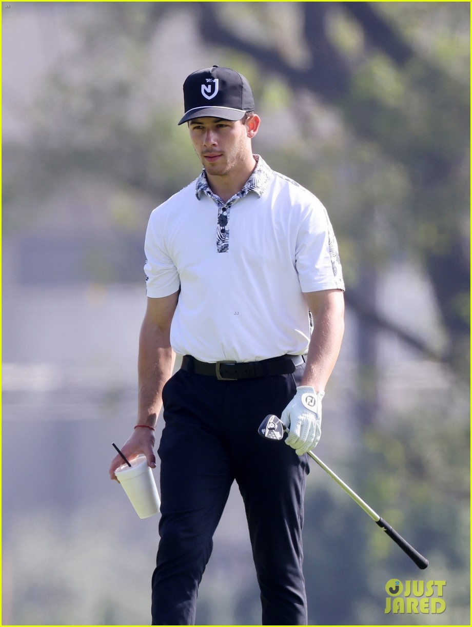 nick jonas spends the day playing golf with daren kagasoff 11