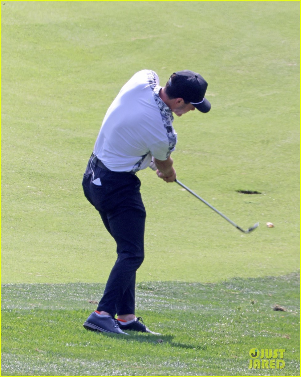 nick jonas spends the day playing golf with daren kagasoff 12