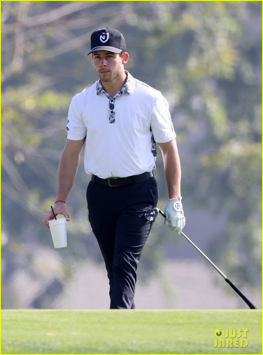 nick jonas spends the day playing golf with daren kagasoff 15