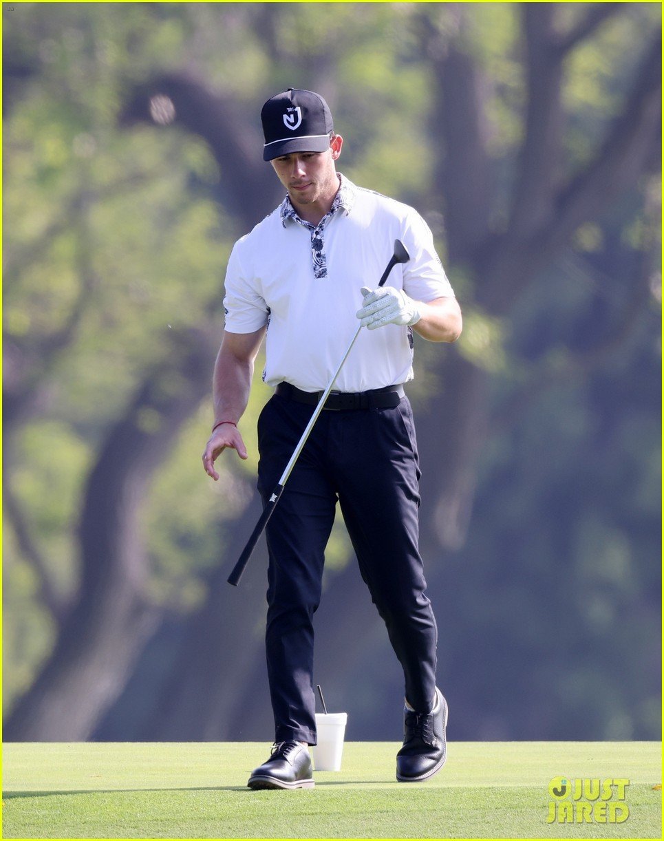 nick jonas spends the day playing golf with daren kagasoff 24