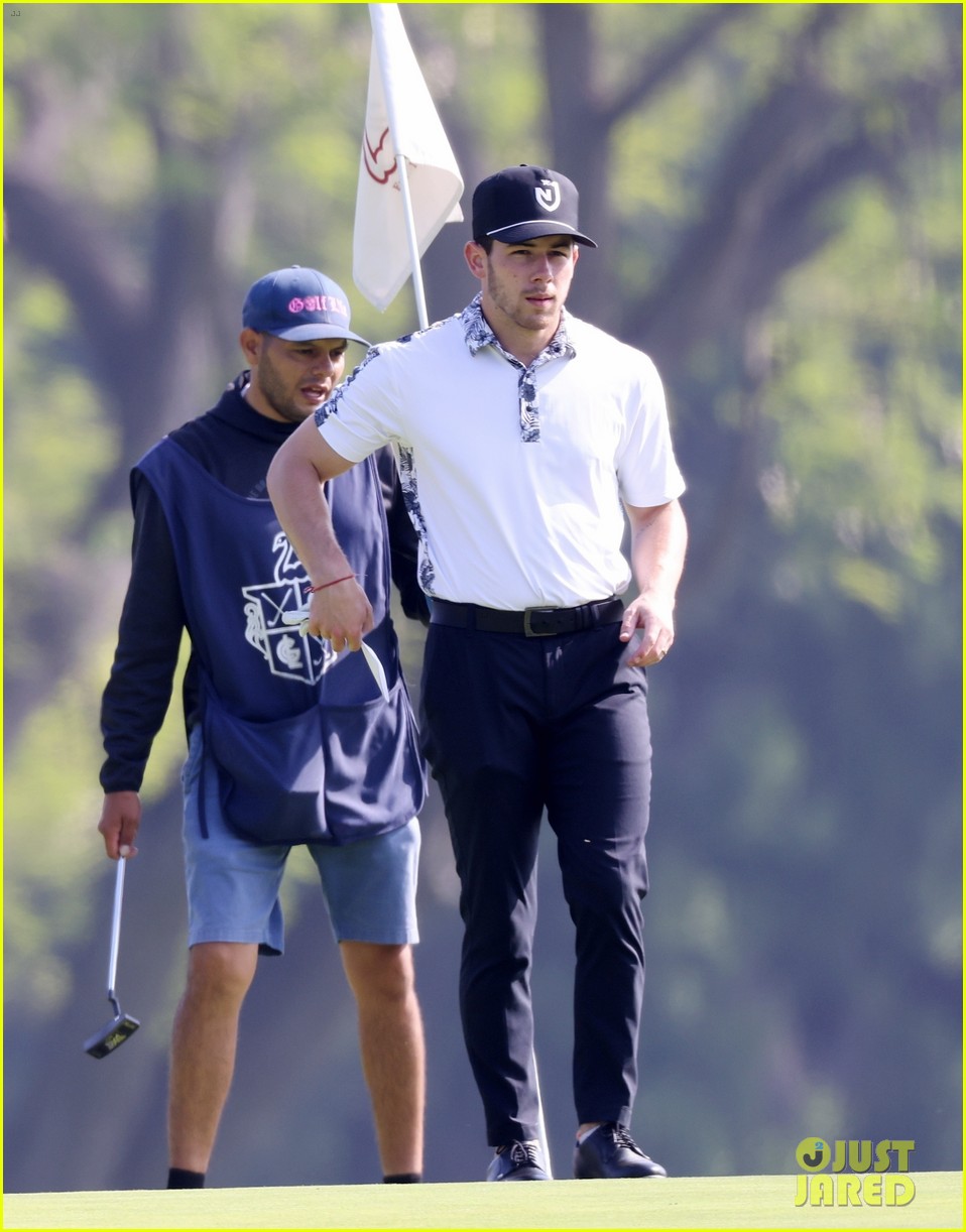 nick jonas spends the day playing golf with daren kagasoff 30