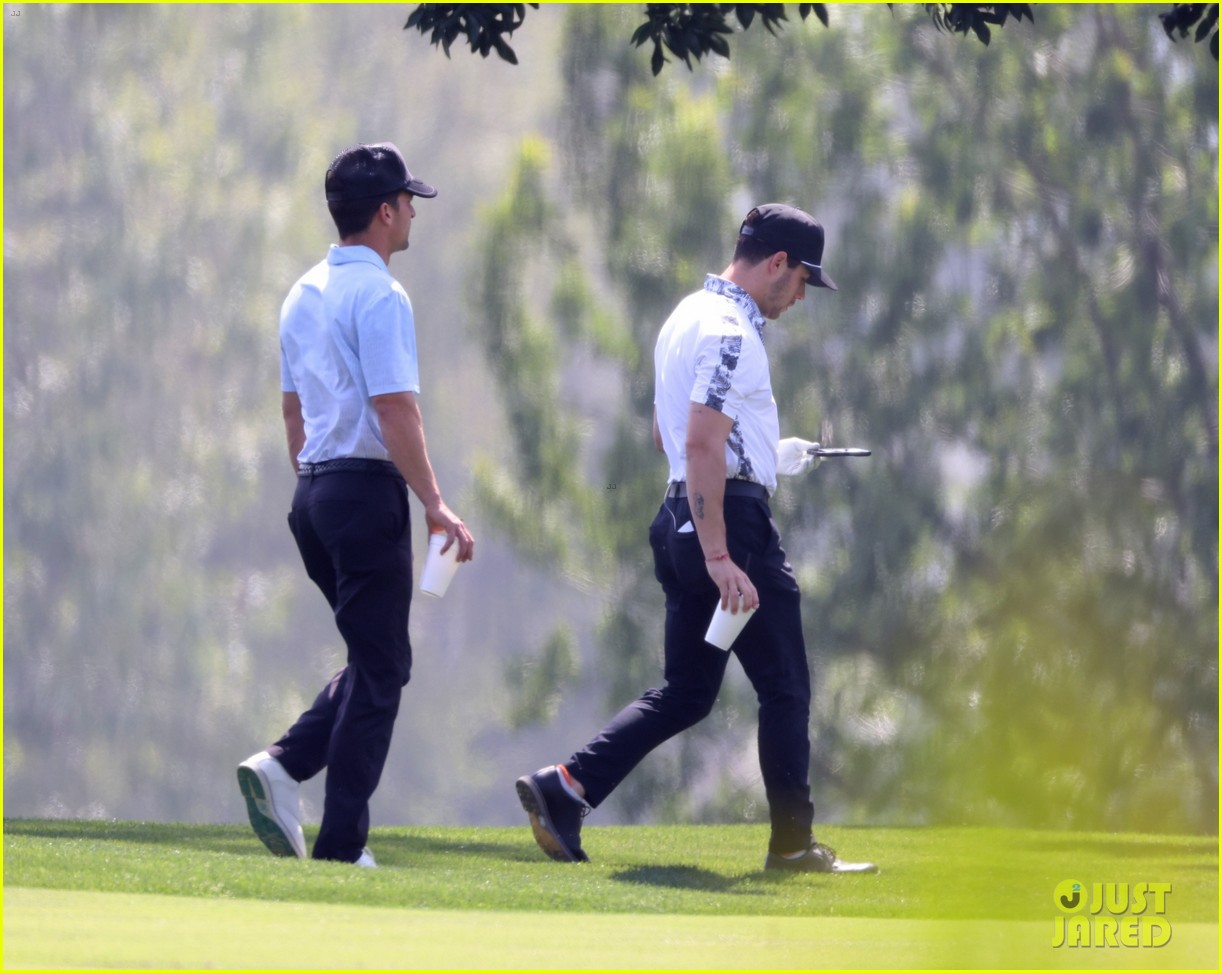 nick jonas spends the day playing golf with daren kagasoff 35