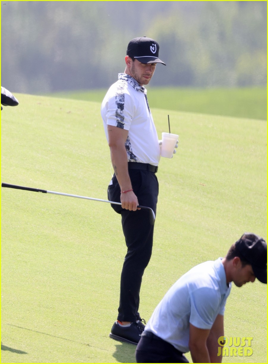 nick jonas spends the day playing golf with daren kagasoff 38