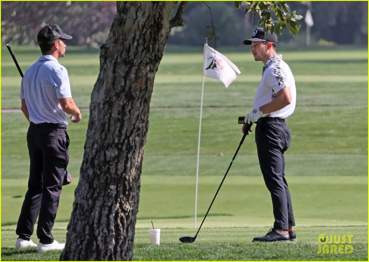nick jonas spends the day playing golf with daren kagasoff 47