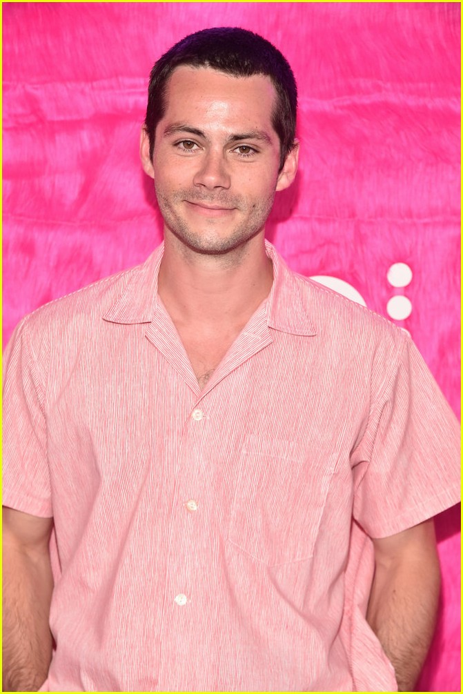 dylan obrien joins angelyne cast at peacock series premiere 04