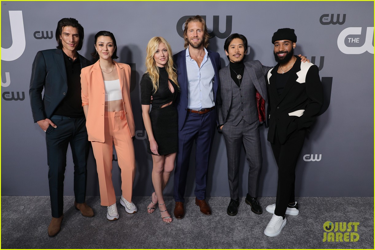 the cw debuts walker independence trailer as cast hits up upfronts in nyc 07