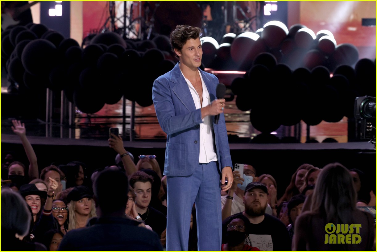 shawn mendes gives inspiring speech at juno awards watch now 05