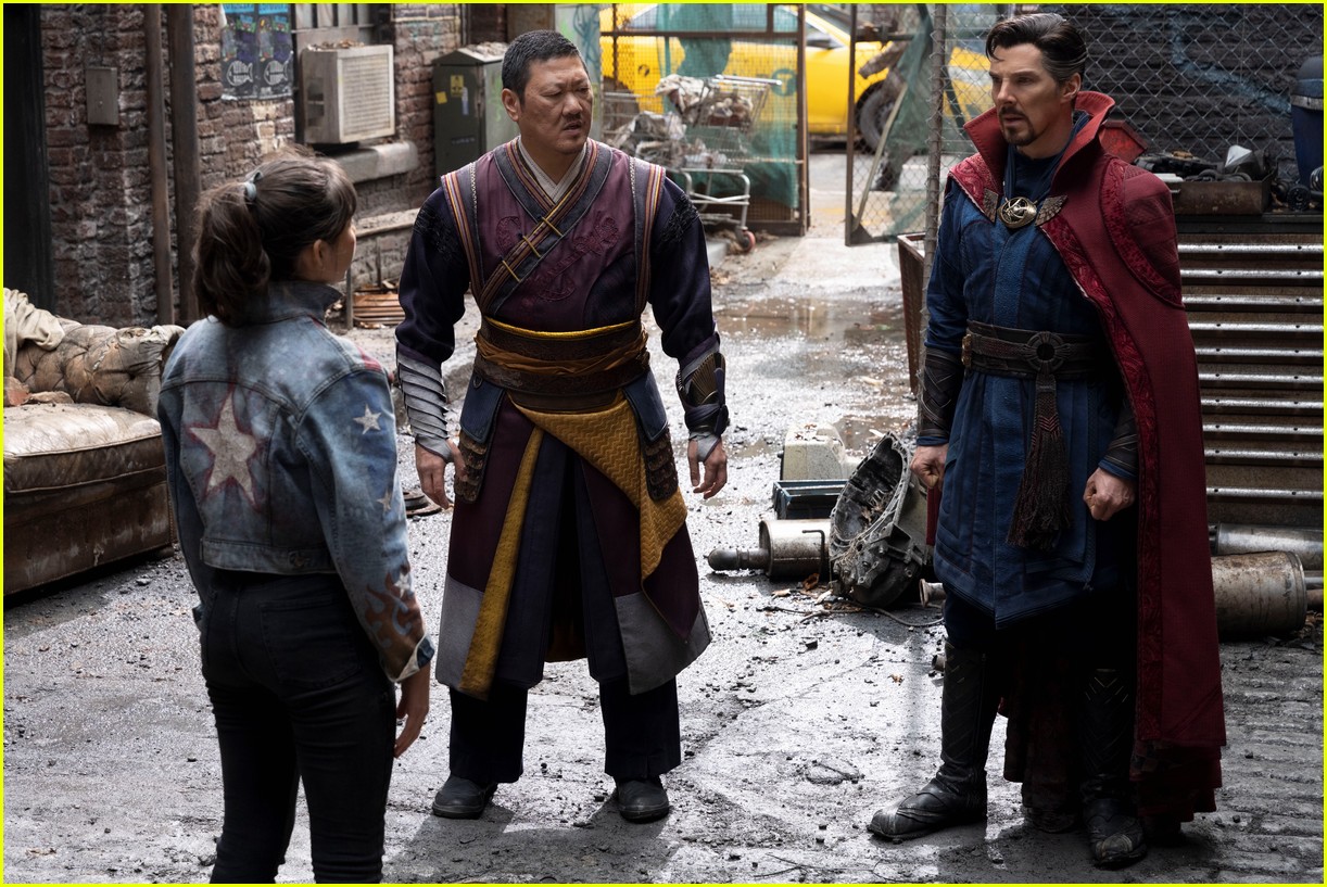 is there a doctor strange end credits scene find out here 01