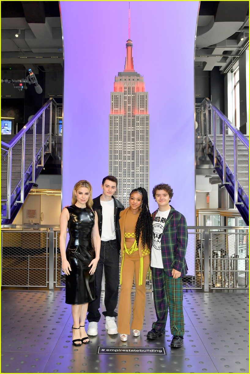 stranger things stars light up empire state building ahead of season four premiere 01
