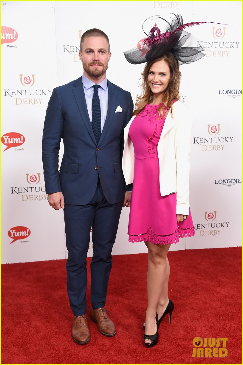 stephen amell welcomes second child 09
