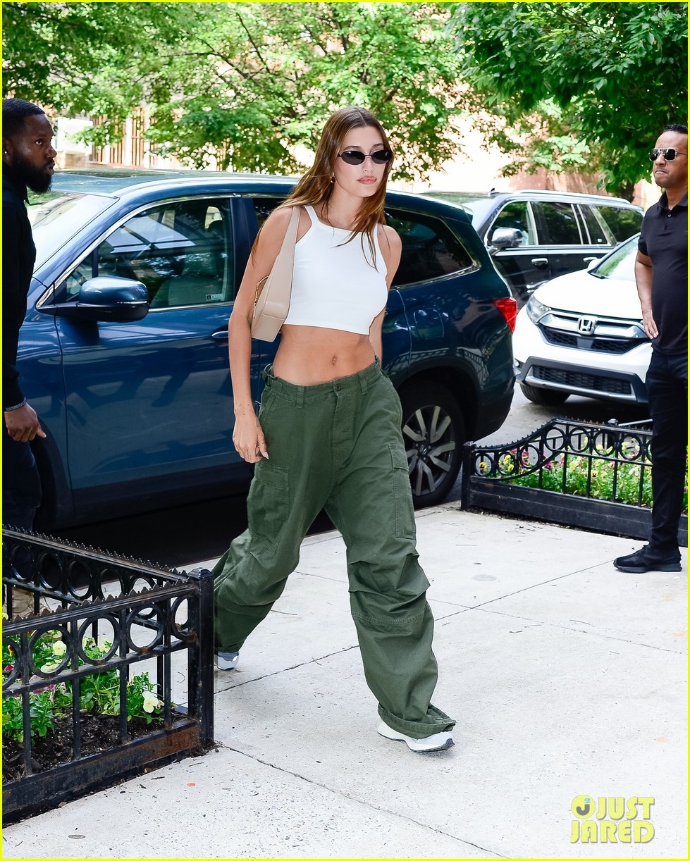 hailey bieber keeps cool in nyc 02