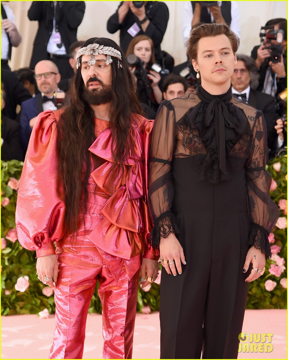 harry styles collaborates with alessandro michele for gucci capsule collection 04
