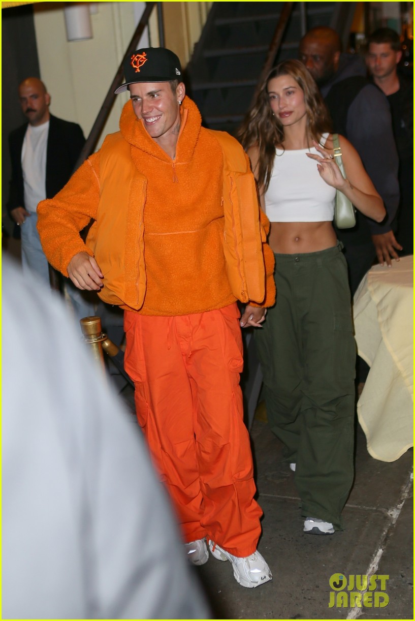 justin bieber hold hands with hailey nyc 01