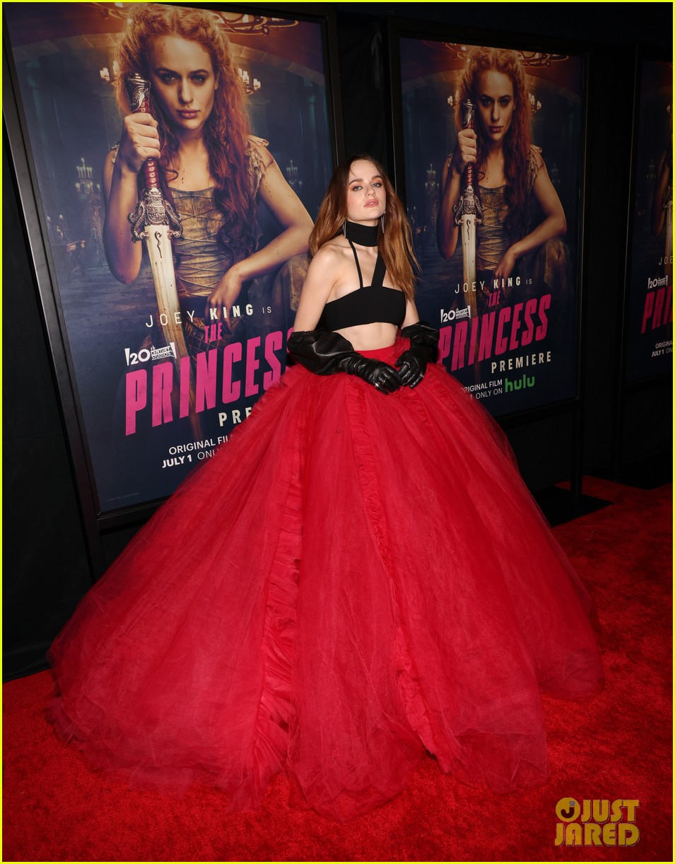 joey king slays the red carpet at the princess premiere 03