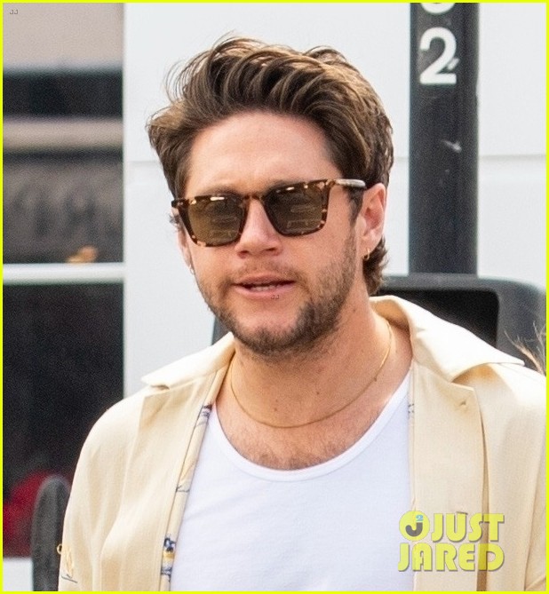 niall horan takes girlfriend amelias family out fathers day 02