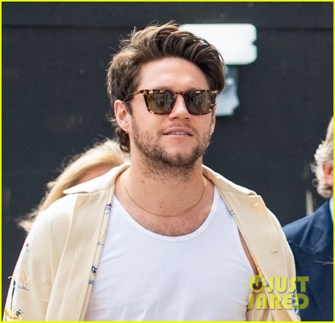 niall horan takes girlfriend amelias family out fathers day 04