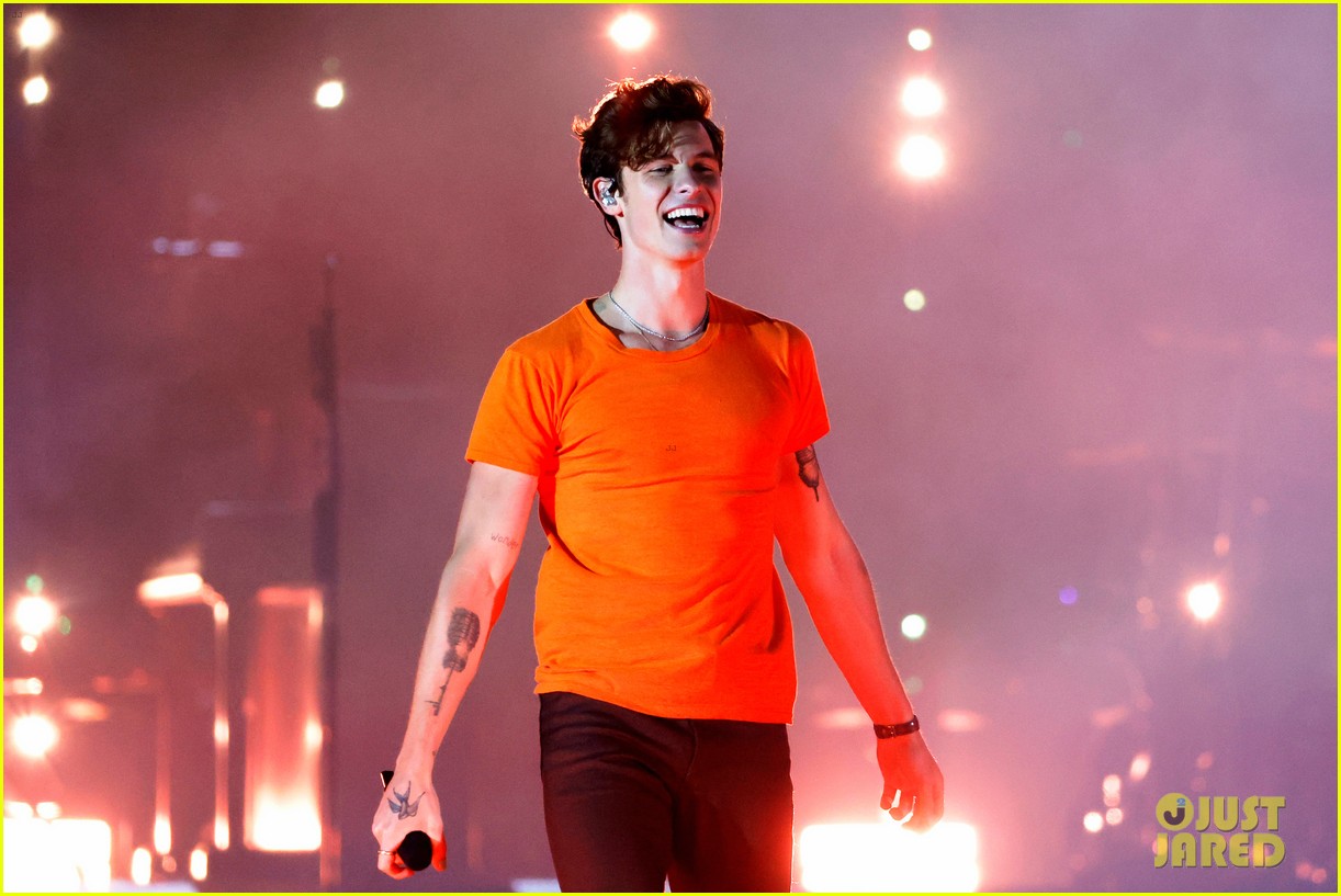shawn mendes wears orange to show support for ending gun violence 13