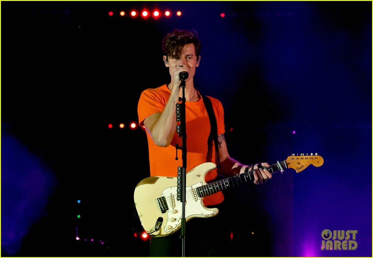 shawn mendes wears orange to show support for ending gun violence 14