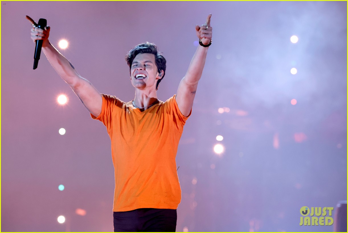 shawn mendes wears orange to show support for ending gun violence 17