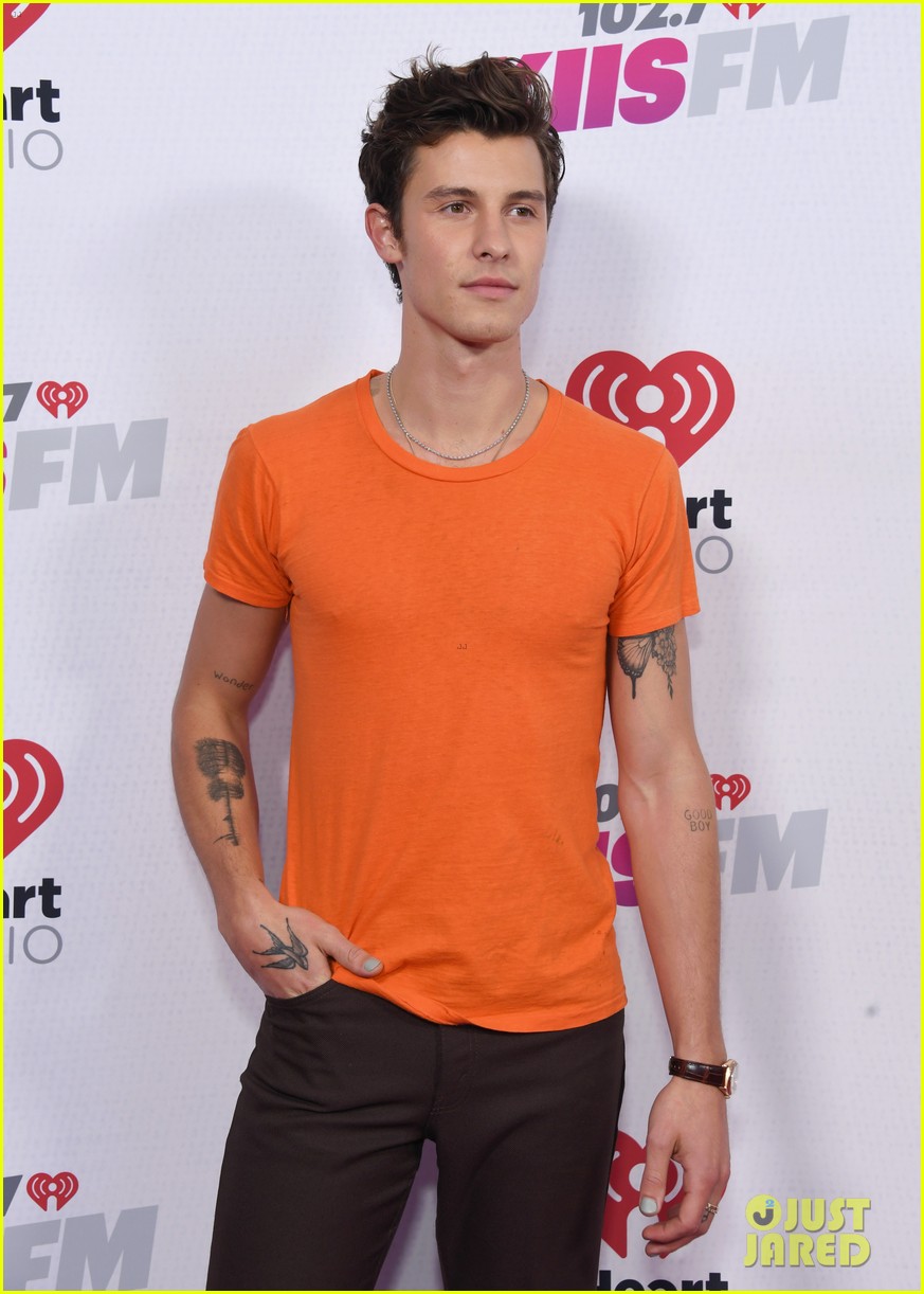 shawn mendes wears orange to show support for ending gun violence 25