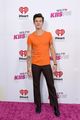 shawn mendes wears orange to show support for ending gun violence 08