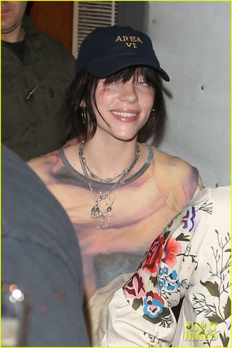 billie eilish attends brother finneas show in west hollywood 08