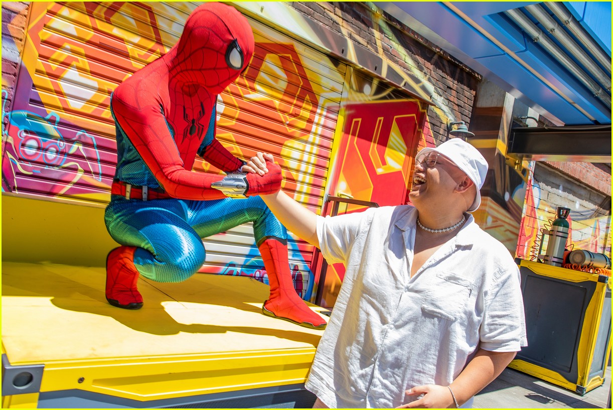 jacob batalon meets spiderman at avengers campus 01