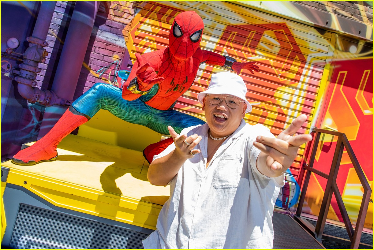 jacob batalon meets spiderman at avengers campus 04