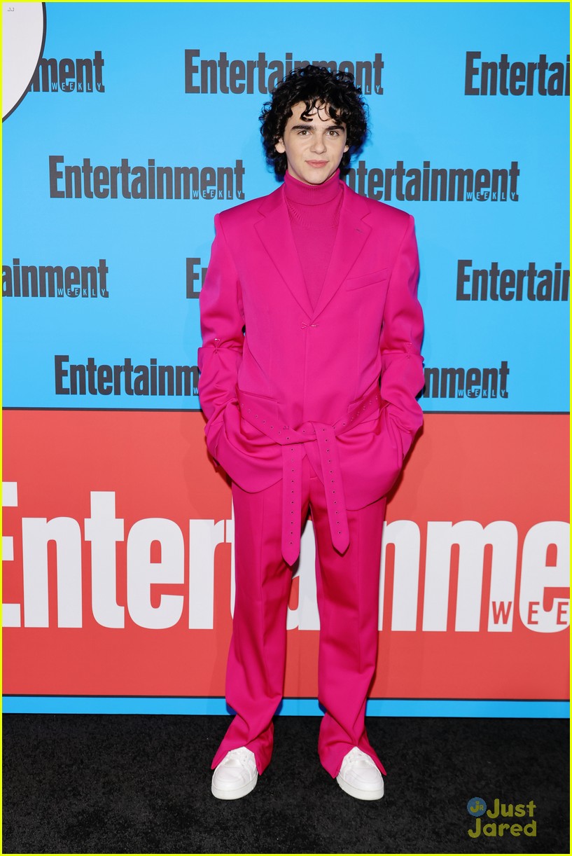 shazams jack dylan grazer asher angel go pink for ew comic con party 19