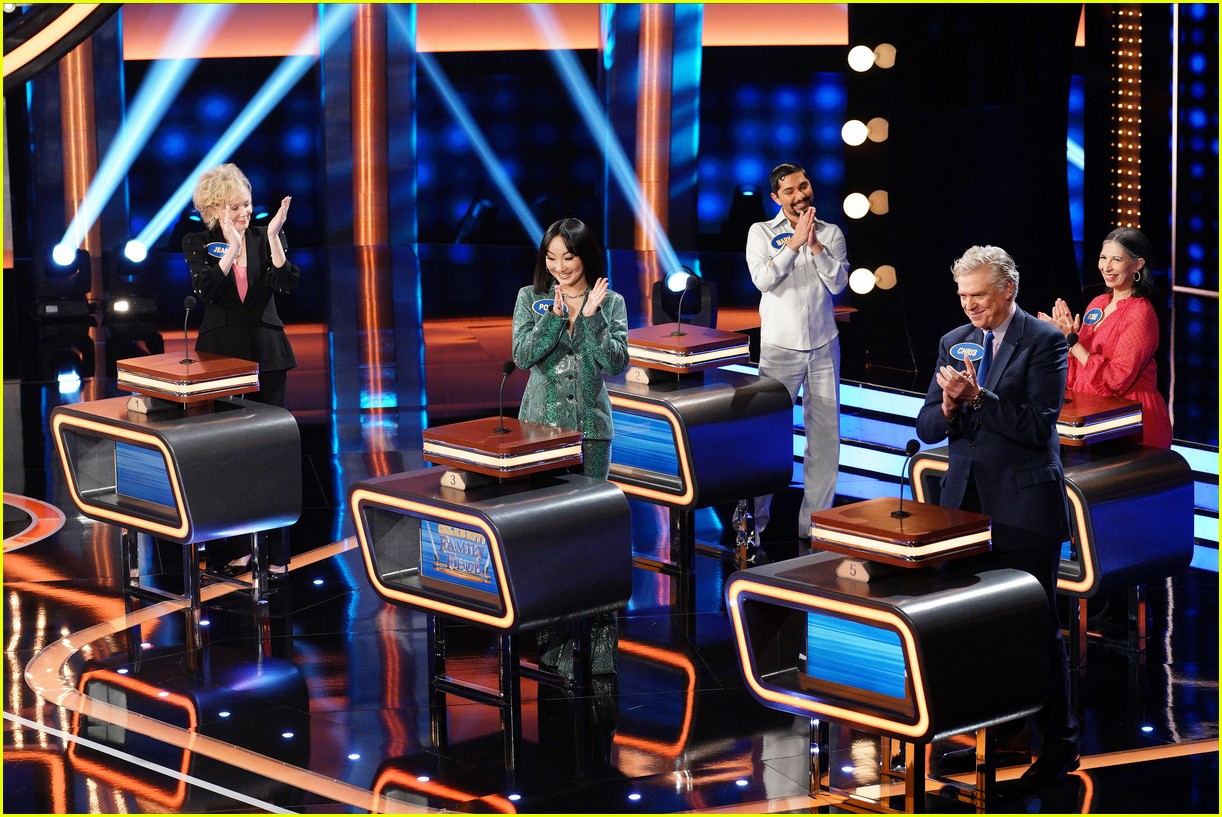 celebrity family feud returns this sunday who will be on this season 04