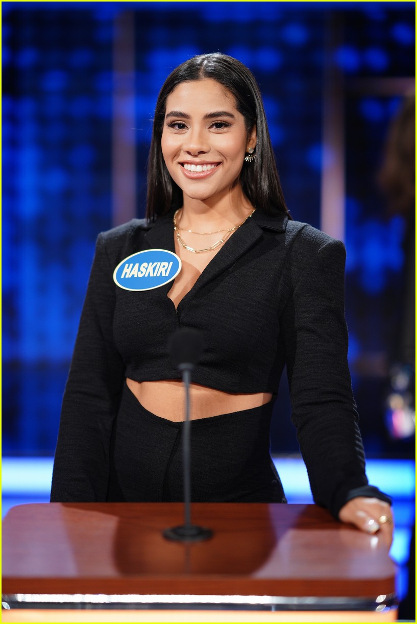 celebrity family feud returns this sunday who will be on this season 10