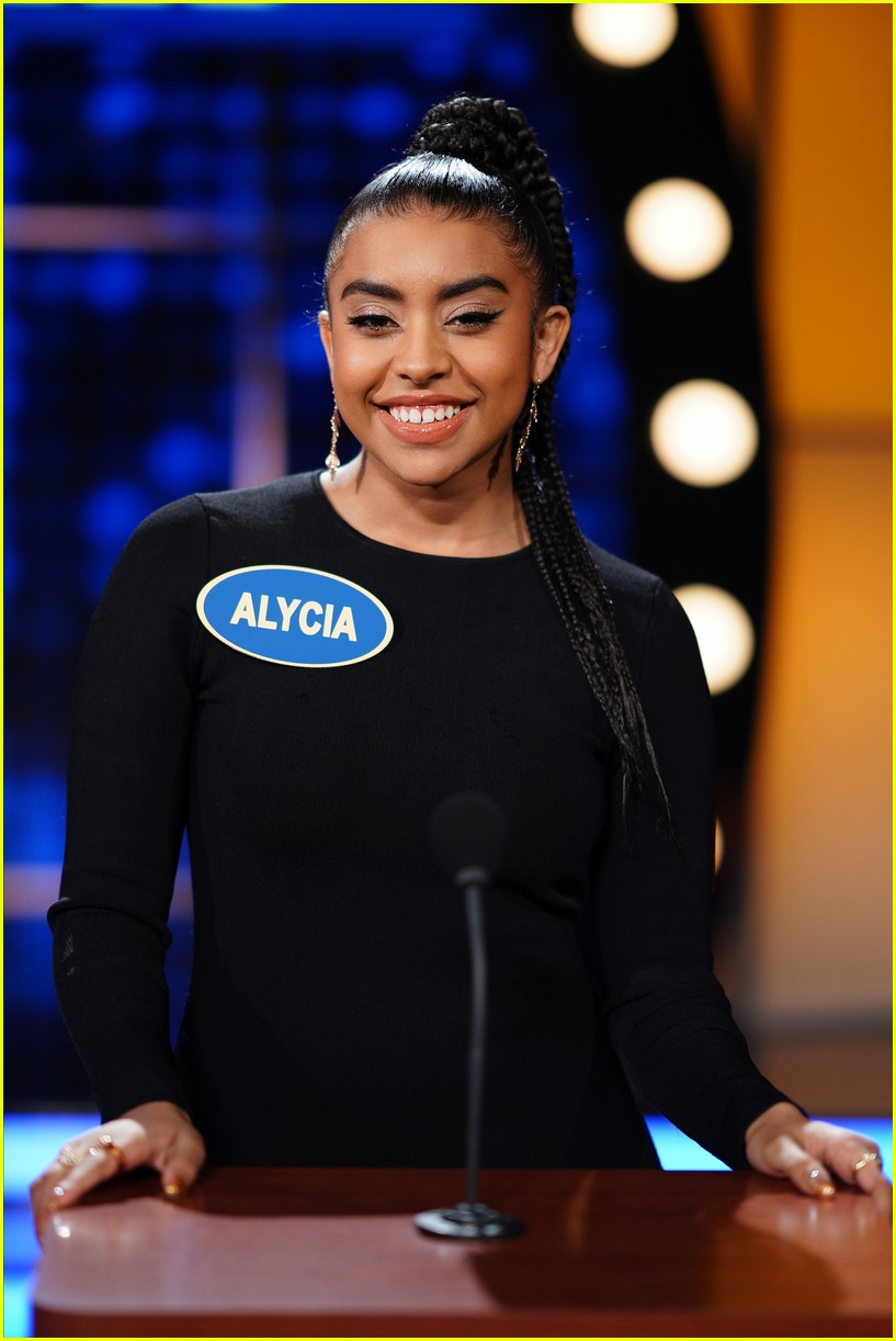 celebrity family feud returns this sunday who will be on this season 11
