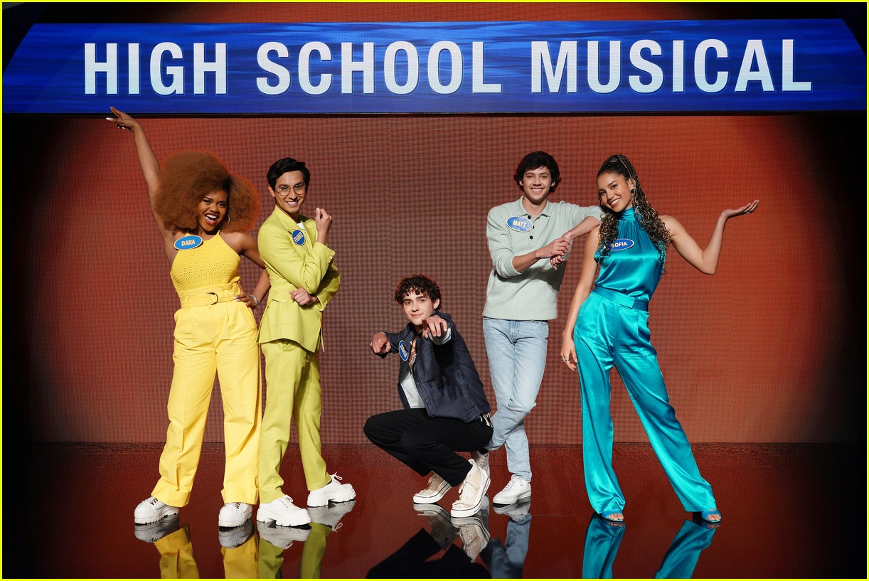 first look photos of high school musical vs never have i ever 07