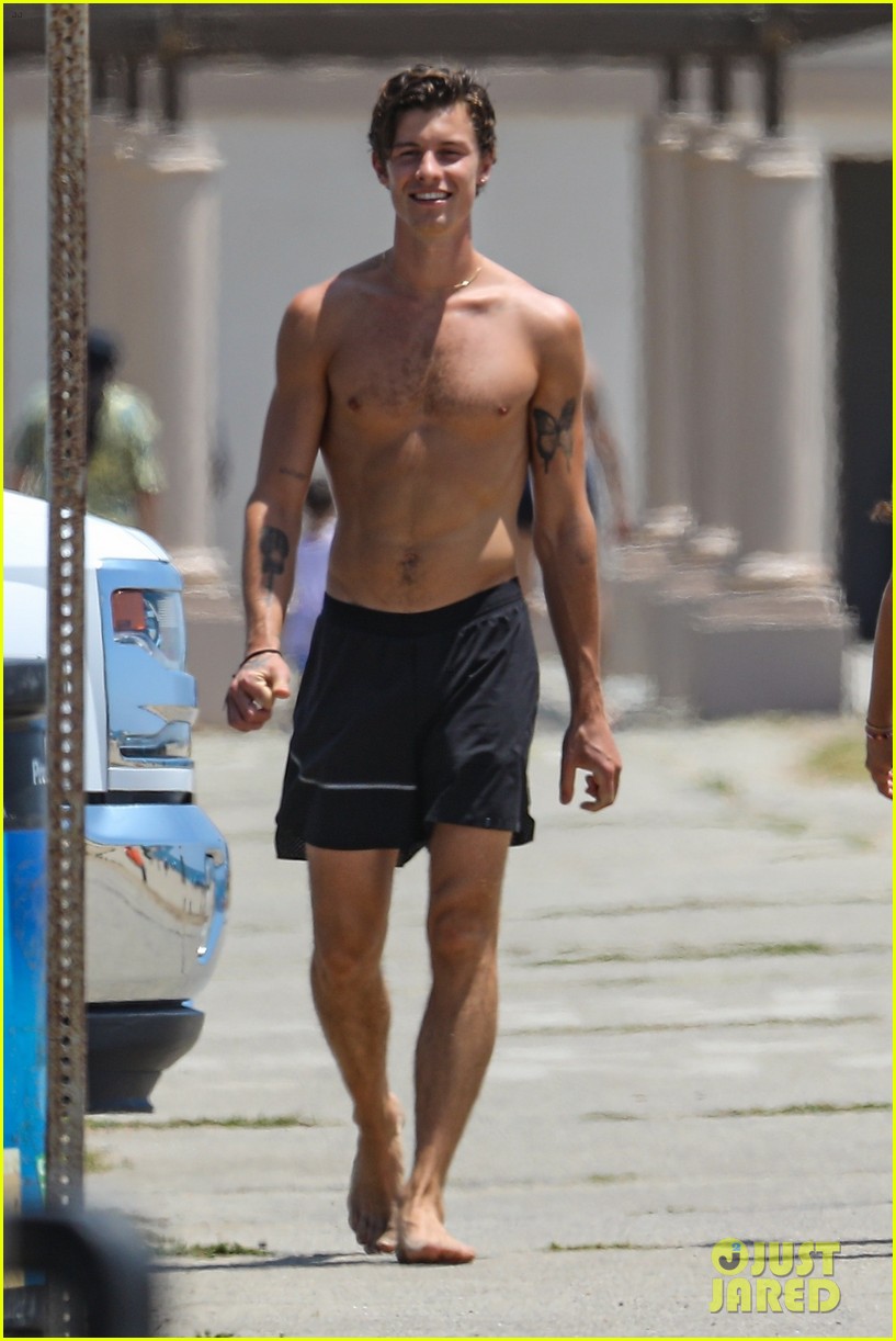 shawn mendes goes shirtless for walk with friends 07