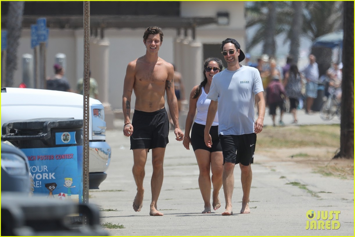 shawn mendes goes shirtless for walk with friends 26