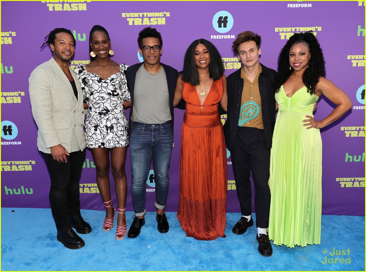 phoebe robinson premieres new freeform series everythings trash with costars 08