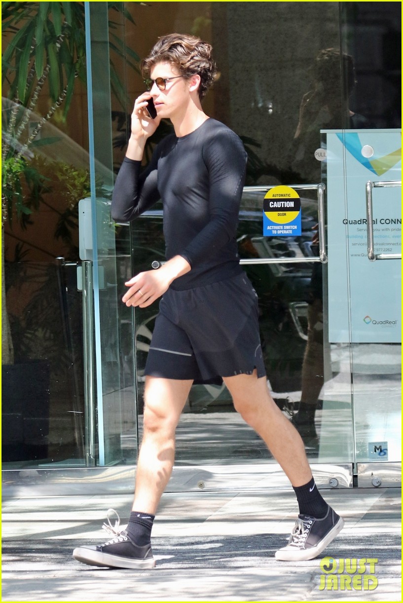 shawn mendes goes sporty for breakfast in vancouver 08