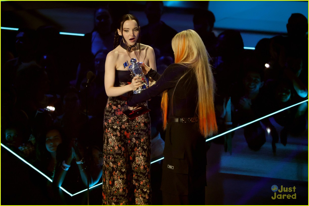 Dove Cameron Dedicates MTV VMAs Best New Artist Win to 